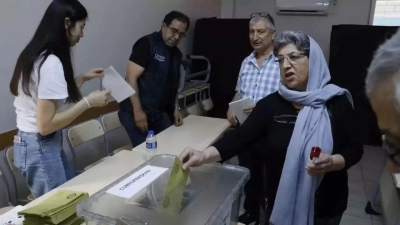 Adana’da oy kullanma işlemi başladı