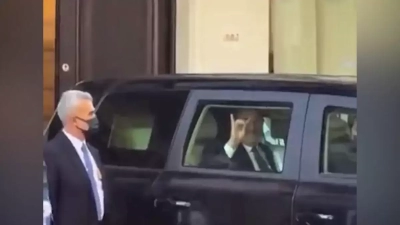 Bakan Çavuşoğlu'dan Ermeni protestoculara Bozkurt işareti