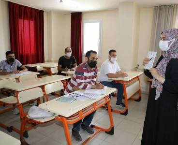 Yüreğir Belediyesi'nden yabancılara Türkçe dil kursu