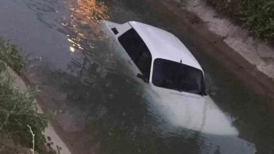 Kozan’da alkollü sürücü sulama kanalına uçtu