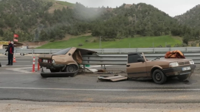 Kahramanmaraş’ta kaza yapan araç ikiye bölündü