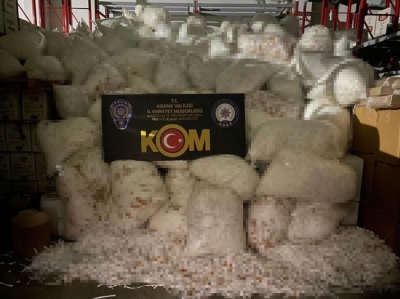 Adana’da milyonlarca kaçak makaron ele geçirildi