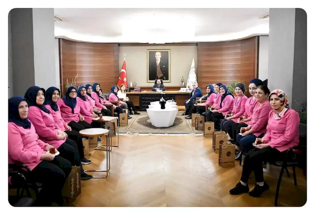 Baskan-Uludag-Kadin-Personel-3.webp