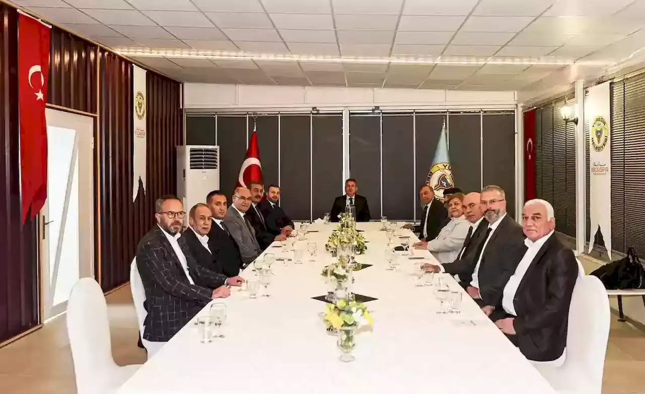 Belediye-Baskanlari-Yuregir-Toplanti.webp