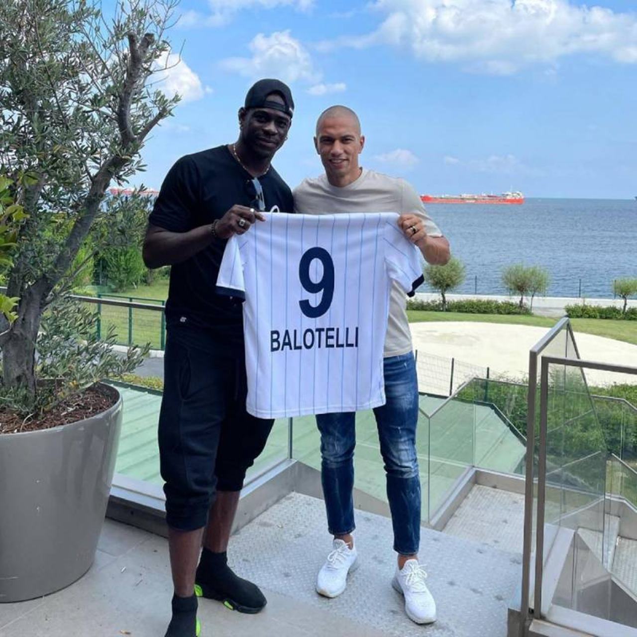 Mario-Balotelli-Adana-Demirspor-Forma-Detay.jpg