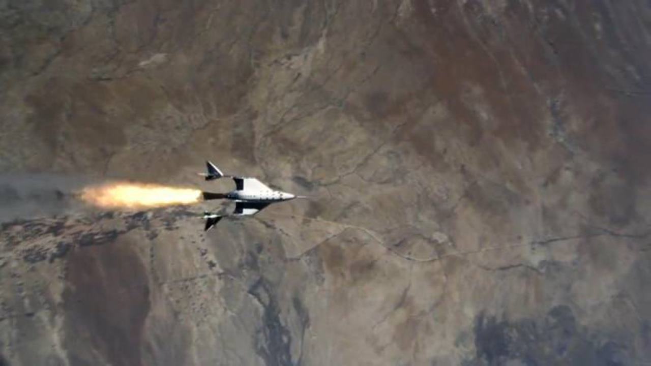 Virgin-Galactic-Uzaya-Turist-Goturecek-Arac-Detay.jpg