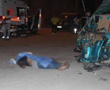 Adana'da elektrikli bisiklet ile hafif ticari araç çarpıştı 1 ölü, 3 yaralı