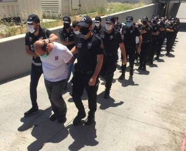 İçinde kadınlarında olduğu suç örgütüne 10 tutuklama