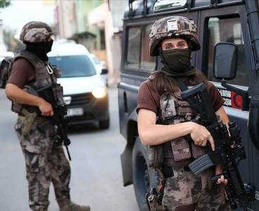 Kozan'da uyuşturucu tacirlerine şafak operasyonu