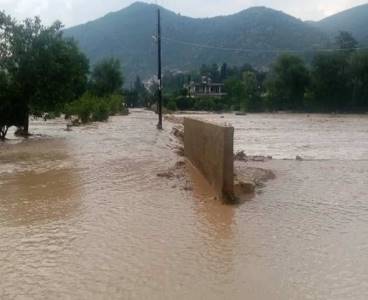 Kozan'da aşırı yağış sele neden oldu