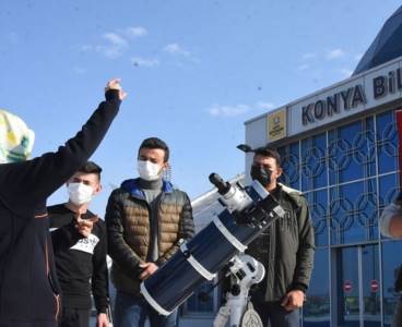 Güneş sistemini tartışan Konyalı gençlere bilim gezisi