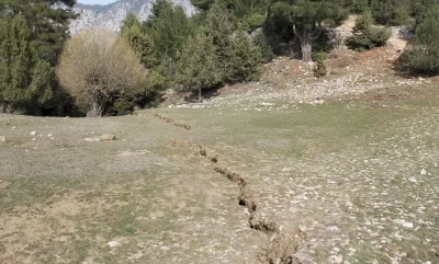 Aladağ’da 300 metrelik fay kırığı tespit edildi
