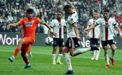 Beşiktaş evinde Alanyaspor'u farklı geçti