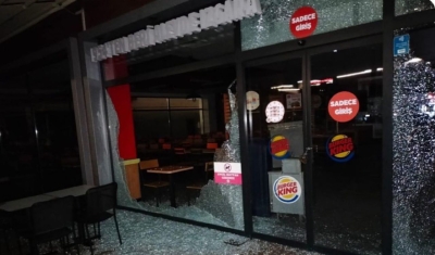 Hastane içindeki Burger King ve Starbucks kurşunlandı