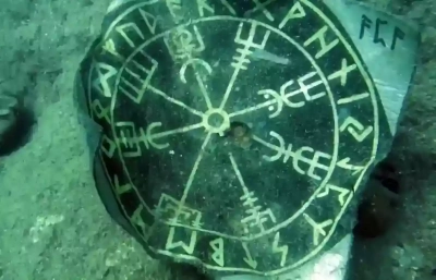 Denizde bulduğu cismin büyü olmasından şüphelendi