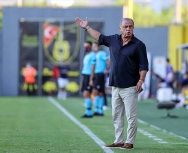 Annesi hastaneye kaldırılan Fatih Terim, Adana'ya geldi