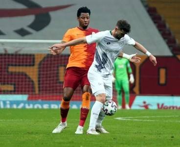 Galatasaray 3 puanı Emre Akbaba ile aldı