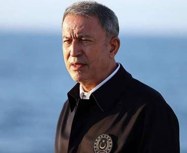 Bakan Akar'ın uçağı Adana'ya acil iniş yaptı