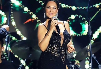 Hülya Avşar yeni şarkısı Anlatma için soyundu!