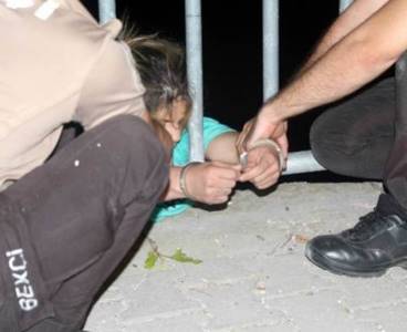 İntihar teşebbüsüne bekçilerden kelepçeli önlem