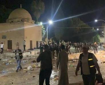 İsrail polisi Mescid-i Aksa'ya girerek cemaate saldırdı