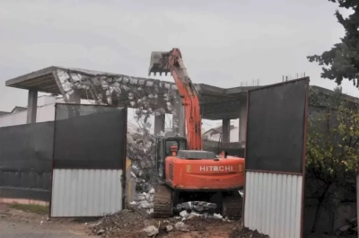 Çukurova'da kaçak yapılar yıkıldı