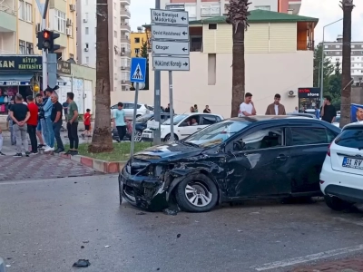 Kozan, göç yolunda trafik kazası: 2 yaralı