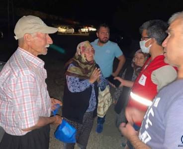 Kozan&#039;daki orman yangınlarında 5 köy boşaltıldı