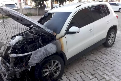 Kozanda Bir Gecede 2 otomobil Yandı