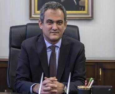 Ziya Selçuk'un yerine Mahmut Özer, Milli Eğitim Bakanlığı'na atandı
