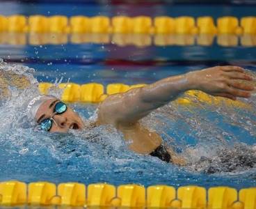 Merve rekora doymuyor: 1500 metrede altın madalya