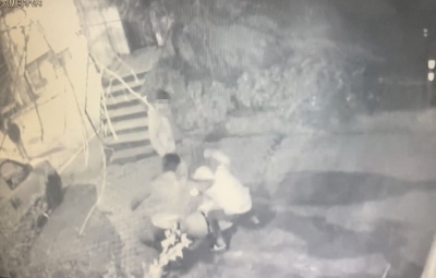 Müezzini tekme tokat dövdüler