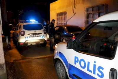 Dur ihtarına uymayan otomobilden ruhsatsız tabanca çıktı