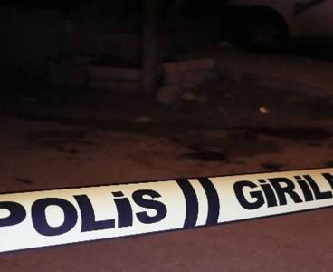 Husumetli iki kişi birbirlerini tabancayla vurdu