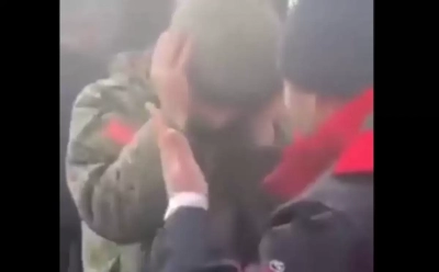 Ukraynalı Siviller Rus Askerlerini Esir Aldı