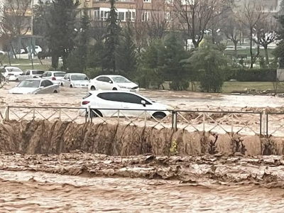 Meteoroloji, deprem bölgelerini uyardı! Sağanak yağmur geliyor