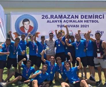 Sarıçam Belediyesi Hentbol takımı şampiyon oldu