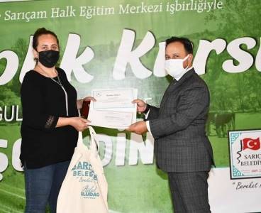 Sarıçam Belediyesi'nin eğittiği kasaplar sertifikalarını aldı