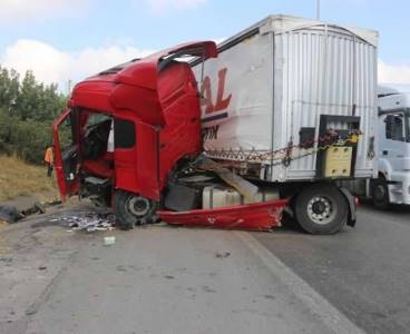 Sarıçam'da TIR Kazası: 1 yaralı