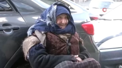Azerbaycanlı yaşlı kadın son parasını AFAD’a bağışladı