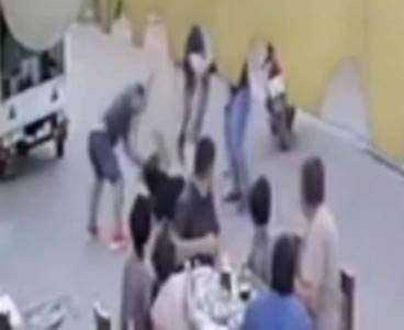 Sokak ortasında kurşun yağmuru