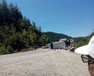 Kozan - Feke yolunda feci kaza: 5 ölü, 1 yaralı