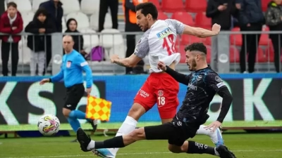 Adana Demirspor galibiyeti koruyamadı