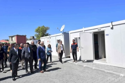 Vali Köşger, deprem konutlarını denetledi