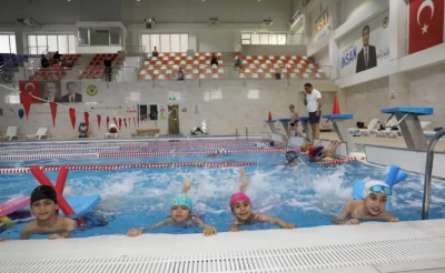 Yüreğir’de 4 mevsim yüzme keyfi