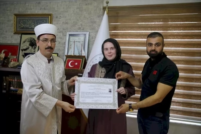 Alman vatandaşı Anna Hommel, Mardin'de Müslüman oldu