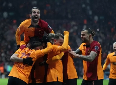 Galatasaray, geriye düştüğü maçta Trabzonspor’u iki golle geçti