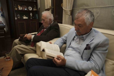 İlber Ortaylı, 10 bini aşkın Adanalıya “100. Yılda Cumhuriyet” konferansı verdi