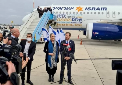 İsrail Cumhurbaşkanı Herzog barış ve işbirliği mesajını uçağı üzerinden verdi