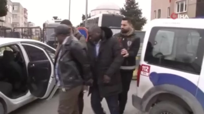 Piyasaya 3 milyon sahte dolar sürmek isterken yakalandılar